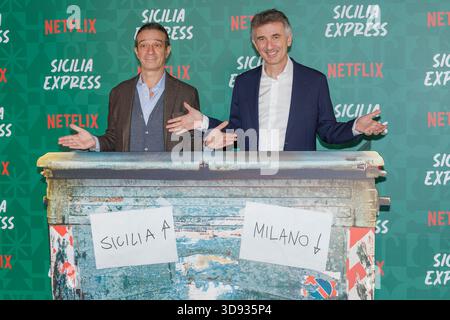 Salvo Ficarra et Valentino Picone assistent à la photocall du film SICILIA EXPRESS à Rome, Italie, le 27 novembre 2025. (Photo par Emanuela Vertolli/Pacific Press/Sipa USA) Banque D'Images