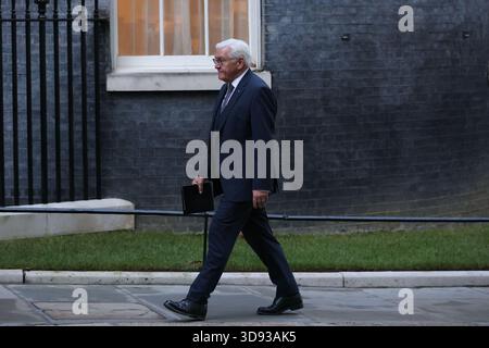 Londres, Royaume-Uni. 3 décembre 2025. Le premier ministre britannique Keir Starmer accueille le président allemand Frank-Walter Steinmeier devant le 10 Downing Street au début de la visite d'État de trois jours de Steinmeier au Royaume-Uni. Crédit : Zeynep Demir Aslım/Alamy Live News Banque D'Images