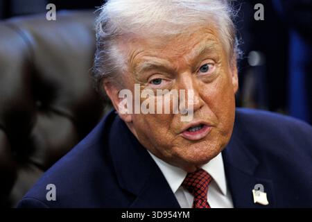 Le président AMÉRICAIN Donald Trump annonce des changements aux nouvelles normes d'économie de carburant à la Maison Blanche, Washington, DC, États-Unis. 03 décembre 2025. EPA/WILL OLIVER/POOL crédit : Abaca Press/Alamy Live News Banque D'Images