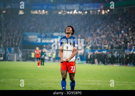 Aboubaka Soumahoro (HSV Hambourg, 22) ratés ; football, DFB-Pokal [Coupe d'Allemagne], manche 16 : HSV Hambourg vs Holstein Kiel le 3 décembre 2025 au Volksparkstadion, Hambourg, les règlements DFB interdisent toute utilisation de photographies comme séquences d'images et/ou quasi-vide Banque D'Images
