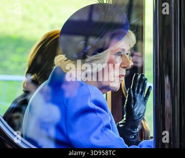 Windsor, Berkshire, Royaume-Uni. 03 décembre 2025. Visite d'Etat de Frank-Walter Steinmeier, Président de l'Allemagne, avec son épouse Elke Budenbender au Royaume-Uni. Les invités sont accueillis par le roi Charles III et la reine Camilla à Windsor, accompagnés de Guillaume le Prince de Galles et Catherine, la Princesse de Galles. Le premier jour de la visite voit la traditionnelle procession en calèche jusqu'au château de Windsor. Crédit : Imageplotter/Alamy Live News Banque D'Images