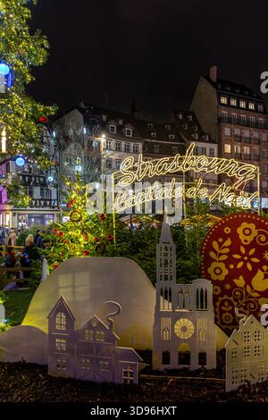 Strasbourg, France - 27 novembre 2025 : décoration de Noël, Strasbourg, capitale de Noël Banque D'Images