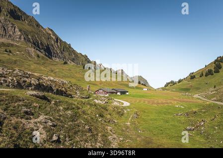 Paysage de montagne au sommet de Pragelpass, canton de Schwyz, Suisse Banque D'Images