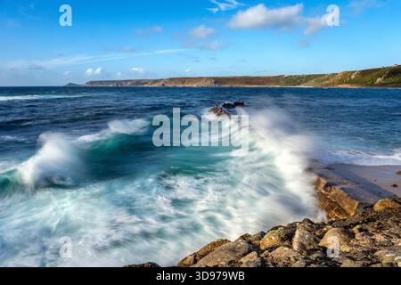 Sennen Cove ; Breakwater ; Cornwall ; Royaume-Uni Banque D'Images
