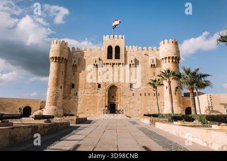 Citadelle de Qaitbay, construite à partir des ruines du phare d'Alexandrie sept merveilles du monde , à Alexandrie, en Égypte Banque D'Images