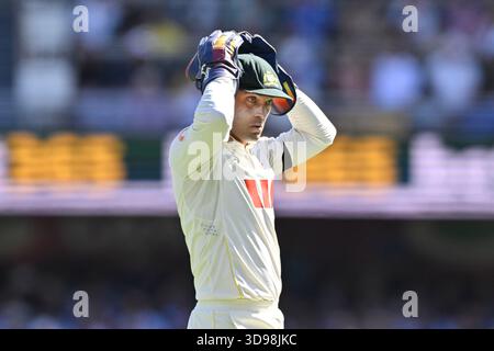 4 décembre 2025, le Gabba, Brisbane, Queensland, Australie; Ashes International test Cricket, Day One, Australie contre Angleterre ; Alex Carey d'Australie Banque D'Images