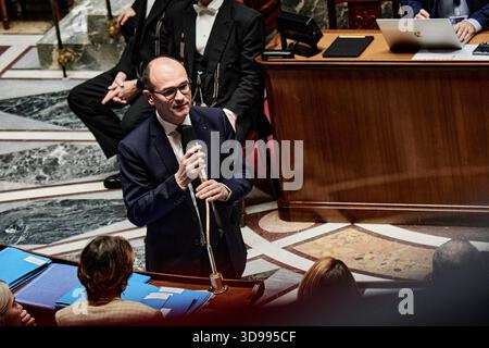 Paris, France. 30 juin 2024. Le ministre délégué à l’industrie, Sébastien Martin, répond aux députés lors de la séance de questions au gouvernement du 2 décembre 2025, à l’Assemblée nationale française. - 30/06/2024 - France/Paris - Antonin Burat/le Pictorium crédit : LE PICTORIUM/Alamy Live News Banque D'Images