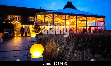 Winterzauber Weihnachtsmarkt in der Sturmhaube am Roten Kliff in Kampen auf Sylt 04.12.25 : Winterzauber Weihnachtsmarkt in der Sturmhaube am Roten Kliff in Kampen auf Sylt Kampen / Sylt Sturmhaube Schleswig Holstein Deutschland *** marché de Noël magique hivernale sur la falaise rouge à Kampen sur Sylt Sylt Kampen 25 tempête tempête de Noël Storm Kampen Allemagne Storm 20251204 163940 Banque D'Images