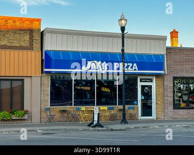 ROSEAU, MN - 21 juillet 2025 : Jake's Pizza Restaurant Building sur main Street dans la petite ville du nord du Minnesota. Banque D'Images