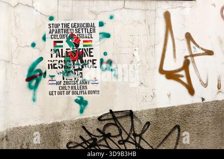 La Paz, Bolivie, 4 décembre 2025 : détail d'une affiche soutenant la résistance palestinienne sur un mur dans le centre de la Paz, et exigeant la fin des colonies de colons israéliennes supposées (se référant peut-être à la théorie du complot du Plan Andinia qui allègue des plans pour établir un Etat juif dans certaines parties de l'Argentine et du Chili). Banque D'Images