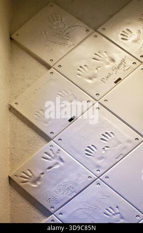 RENO, NEVADA - 19 SEPTEMBRE : empreintes de mains sur le mur de célèbres acteurs casino à Reno le 19 septembre 2013. Nevada Banque D'Images