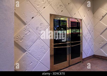 RENO, NEVADA, États-Unis - 19 SEPTEMBRE 2013 : empreintes de mains sur le mur de célèbres acteurs casino à Reno le 19 septembre 2013. Nevada Banque D'Images