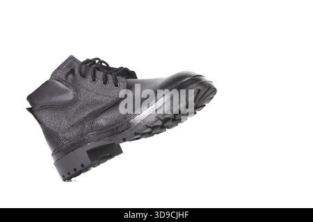 Botte en cuir noir. Isolé sur fond blanc Banque D'Images