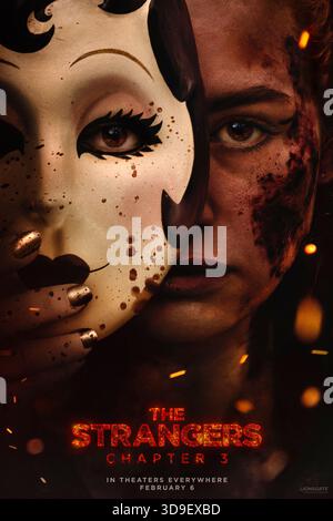 The Strangers : Chapter 3 (2026) réalisé par Renny Harlin et mettant en vedette Madelaine Petsch, Gabriel Basso et Richard Brake. Dans la dernière partie de la trilogie d'horreur, la survivante Maya affronte les tueurs masqués une dernière fois alors que de nouveaux intrus émergent et qu'une épreuve de force finale met à l'épreuve sa détermination à échapper à la terreur pour de bon. Affiche avancée AMÉRICAINE UNIQUEMENT POUR USAGE ÉDITORIAL. Crédit : BFA / Lionsgate Banque D'Images