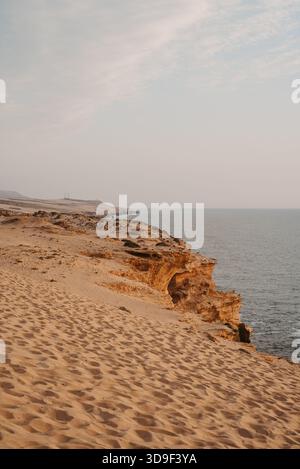 Désert de Timlaline au coucher du soleil près de la plage Timlaline, Maroc Banque D'Images