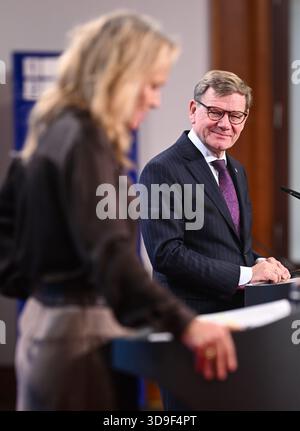 Berlin, Allemagne. 05th Dec, 2025. Le ministre fédéral des Affaires étrangères Johann Wadephul (CDU) reçoit son homologue islandais Thorgerdur Katrín Gunnarsdottir. Crédit : Britta Pedersen/dpa/Alamy Live News Banque D'Images