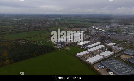 Towcester, South Northamptonshire district, Angleterre, octobre 29, 2025 : Cadillac et Aston Martin factoeirs au circuit de Silverstone. Formule 1 Banque D'Images