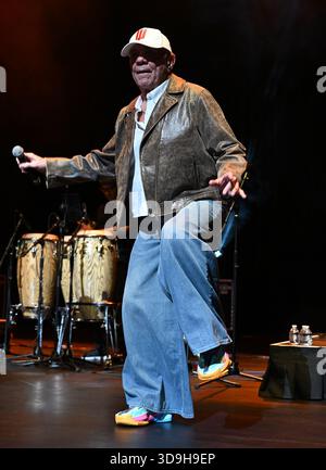 Hollywood FL, États-Unis. 04th Dec, 2025. Guaco se produit au Hard Rock Live au Seminole Hard Rock Hotel & Casino le 4 décembre 2025 à Hollywood, en Floride. Crédit : Mpi04/Media Punch/Alamy Live News Banque D'Images