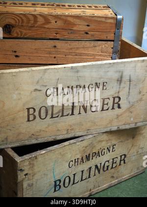 Caisses vides de Champagne Bollinger Banque D'Images