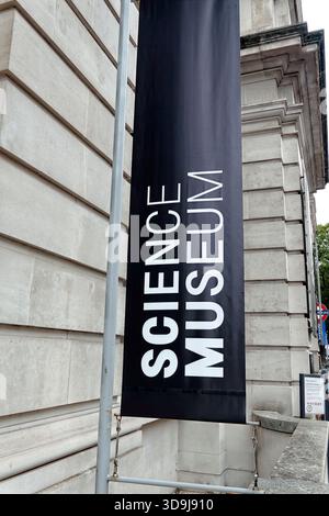 Londres, Angleterre, Royaume-Uni - 3 août 2025 : panneau d'entrée du London Science Museum dans Exhibition Road, Londres, Angleterre, Royaume-Uni Banque D'Images