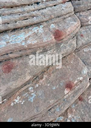 Les marbres de Moqui et les anneaux d'oxyde de fer comme ces motifs en spirale circulaires sont une découverte rare et intéressante, située sur un pic du parc d'État de Snow Canyon Banque D'Images