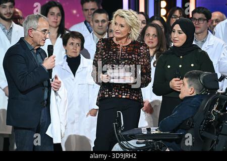 Paris, France. 06th Dec, 2025. Le chercheur Serge Braun intervient lors de l'émission Téléthon sur France télévision à Paris le 5 décembre 2025. Photo de Firas Abdullah/ABACAPRESS.COM crédit : Abaca Press/Alamy Live News Banque D'Images