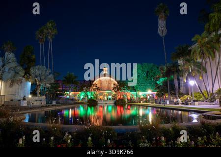 Balboa Park à San Diego, Californie, États-Unis pendant la célébration des nuits de décembre. Banque D'Images