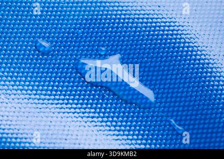 Plan macro d'un morceau de mousse de polystyrène. Vue rapprochée extrême de la coupe transversale d'une pièce en polystyrène. Vue rapprochée d'un morceau de polystyrène. Banque D'Images