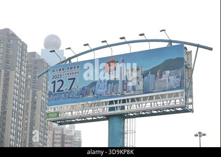Hong Kong, Hong Kong. 06th Dec, 2025. La publicité des élections générales du Conseil législatif de 2025 s'affiche sur la route à SAI Ying Pun le 6 décembre 2025 à Hong Kong. (Photo par Stringer/Nexpher images/SIPA USA) crédit : SIPA USA/Alamy Live News Banque D'Images