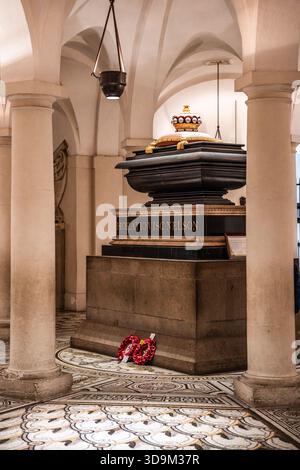 Sarcophage en marbre et tombe de Horatio Nelson, alias Amiral Lord Nelson, dans la crypte de la cathédrale Saint-Paul, à Londres, Angleterre, Royaume-Uni Banque D'Images
