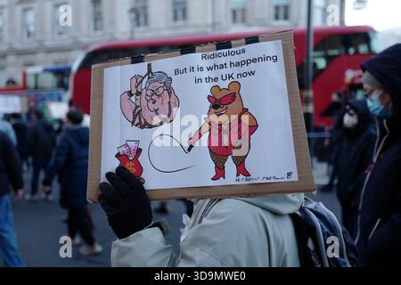 LONDRES, Royaume-Uni. 6 décembre 2025. Un rassemblement de masse des Hongkongais au Royaume-Uni au Whitehall pour protester contre le projet de méga ambassade chinoise à Londres. Crédit : Ian Bozic/Alamy Live News Banque D'Images