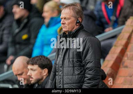 Derby, Royaume-Uni. 06th Dec, 2025. Keith Downing, entraîneur du comté de Derby, regarde pendant le match du championnat Sky Bet Derby County vs Leicester City au Pride Park Stadium, Derby, Royaume-Uni, 6 décembre 2025 (photo par Maynard Manyowa/News images) *** GER AUT sui OUT *** à Derby, Royaume-Uni le 6/12/2025. (Photo de Maynard Manyowa/News images/Sipa USA) crédit : Sipa USA/Alamy Live News Banque D'Images