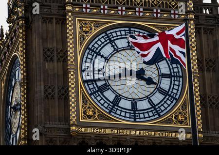 Londres, Royaume-Uni - 15 octobre 2022 - image capturant l'emblématique Big Ben (Elizabeth Tower), soulignant l'importance historique et architecturale du monument. Banque D'Images