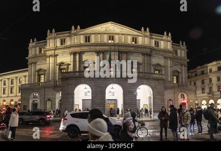 Milan, Italie. 06th Dec, 2025. Milan, Teatro alla Scala, façade. Crédit : Agence photo indépendante/Alamy Live News Banque D'Images