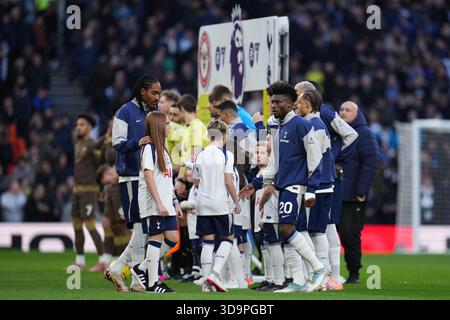 Pendant le match de premier League Tottenham Hotspur vs Brentford au Tottenham Hotspur Stadium, Londres, Royaume-Uni. 6 décembre 2025. (Photo de Harvey Murphy/News images) *** GER AUT sui OUT *** in, le 12/6/2025. (Photo de Harvey Murphy/News images/SIPA USA) crédit : SIPA USA/Alamy Live News Banque D'Images