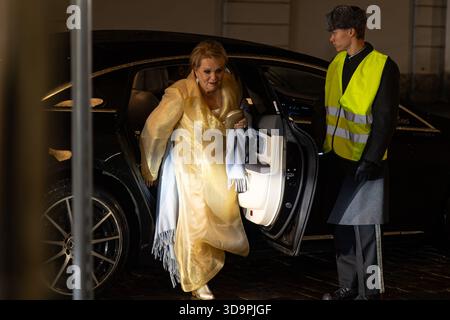 Helsinki, Uusimaa, Finlande. 6 décembre 2025. L'une des chanteuses les plus connues de Finlande, KATRI HELENA, arrive au Palais présidentiel pour assister à la réception du jour de l'indépendance à Helsinki, en Finlande, le 6 décembre 2025. (Crédit image : © Jani Hakala/ZUMA Press Wire) USAGE ÉDITORIAL SEULEMENT ! Non destiné à UN USAGE commercial ! Banque D'Images
