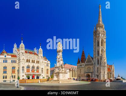 Église Matthias dans le bastion des pêcheurs et colonne de la Sainte Trinité, Budapest, Hongrie. Banque D'Images