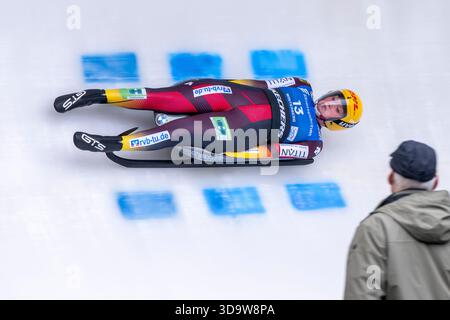 Winterberg, Allemagne. 07 décembre 2025. Luge : Coupe du monde, monoplace, femmes, 1ère manche : Anna Berreiter (Allemagne) est sur la piste. Crédit : David Inderlied/dpa/Alamy Live News Banque D'Images