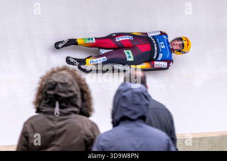 Winterberg, Allemagne. 07 décembre 2025. Luge : Coupe du monde, monoplace, femmes, 1ère manche : Anna Berreiter (Allemagne) est sur la piste. Crédit : David Inderlied/dpa/Alamy Live News Banque D'Images