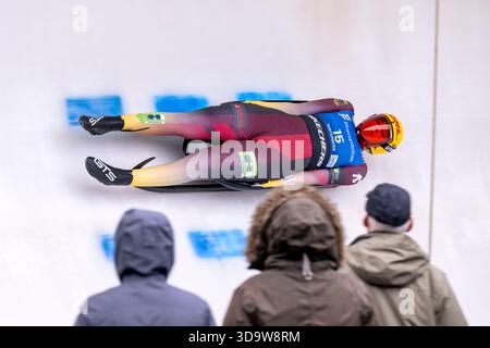 Winterberg, Allemagne. 07 décembre 2025. Luge : Coupe du monde, monoplace, femmes, 1ère manche : Merle Fräbel (Allemagne) est sur la piste. Crédit : David Inderlied/dpa/Alamy Live News Banque D'Images
