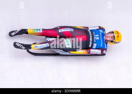 Winterberg, Allemagne. 07 décembre 2025. Luge : Coupe du monde, monoplace, femmes, 1ère manche : Anna Berreiter (Allemagne) est sur la piste. Crédit : David Inderlied/dpa/Alamy Live News Banque D'Images
