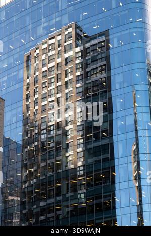 Nouvelles maisons résidentielles dans des immeubles de grande hauteur sur le bord de la City de Londres à Aldgate East autour de Whitechapel High Street le 2 décembre 2025 à Londres, Royaume-Uni. Cette partie de Whitechapel a subi une transformation complète au cours de la dernière décennie, ce qui en fait une zone de vie / travail où les immeubles de bureaux et de lieux de travail se trouvent à côté des immeubles d'habitation. (Photo de Mike Kemp/in Pictures via Getty images) Banque D'Images