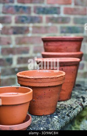 Pots de plantes en argile pour le jardinage sans plastique. Banque D'Images