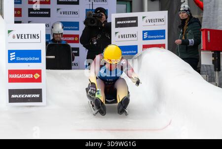Winterberg, Allemagne. 07 décembre 2025. WINTERBERG, ALLEMAGNE - DÉCEMBRE 07 : Fraebel, Merle (GER) en compétition en Heat 1 des célibataires femmes au jour 3 de la Coupe du monde de luge Eberspächer fil 2025/2026 au Veltins Ice Arena de Winterberg le 07.12.2025 en Northrhine-Westphalie/Allemagne. Photo © Oliver Kremer/Beautiful Sports. Crédit : BEAUTIFUL SPORTS Pressefotoagentur/Alamy Live News Banque D'Images