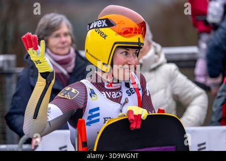 Winterberg, Allemagne. 07 décembre 2025. Luge : Coupe du monde, monoplace, femme, 2ème manche : Julia Taubitz (Allemagne) réagit à l'arrivée. Crédit : David Inderlied/dpa/Alamy Live News Banque D'Images