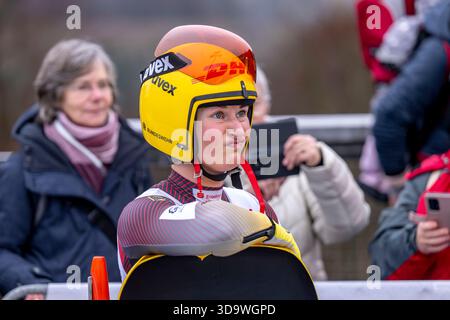 Winterberg, Allemagne. 07 décembre 2025. Luge : Coupe du monde, monoplace, femme, 2ème manche : Julia Taubitz (Allemagne) réagit à l'arrivée. Crédit : David Inderlied/dpa/Alamy Live News Banque D'Images
