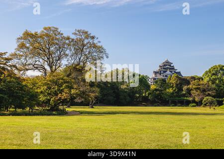 Korakuen et château d'Okayama situé dans la ville d'Okayama, Chugoku, Japon Banque D'Images