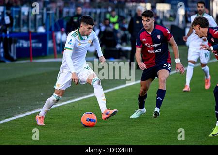 Cagliari, Italie. 07 décembre 2025. Le Roma Matias Soule Malvano en action lors du match de Serie A entre Cagliari Calcio et Roma à l'Unipol Domus à Cagliari, Sardaigne - dimanche 7 décembre 2025. Sport - Soccer (photo de Gianluca Zuddas/Lapresse) crédit : LaPresse/Alamy Live News Banque D'Images