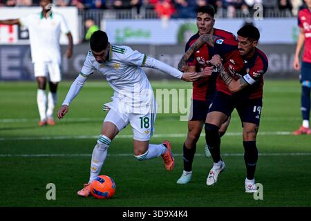 Cagliari, Italie. 07 décembre 2025. Le Roma Matias Soule Malvano en action lors du match de Serie A entre Cagliari Calcio et Roma à l'Unipol Domus à Cagliari, Sardaigne - dimanche 7 décembre 2025. Sport - Soccer (photo de Gianluca Zuddas/Lapresse) crédit : LaPresse/Alamy Live News Banque D'Images