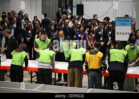 Comité électoral de Hong Kong dépouillement de la circonscription le 7 décembre 2025 à Hong Kong. Aujourd’hui Hong Kong tient son élection au Conseil législatif. (Photo Kobe Li/Nexpher images/Sipa USA) Banque D'Images